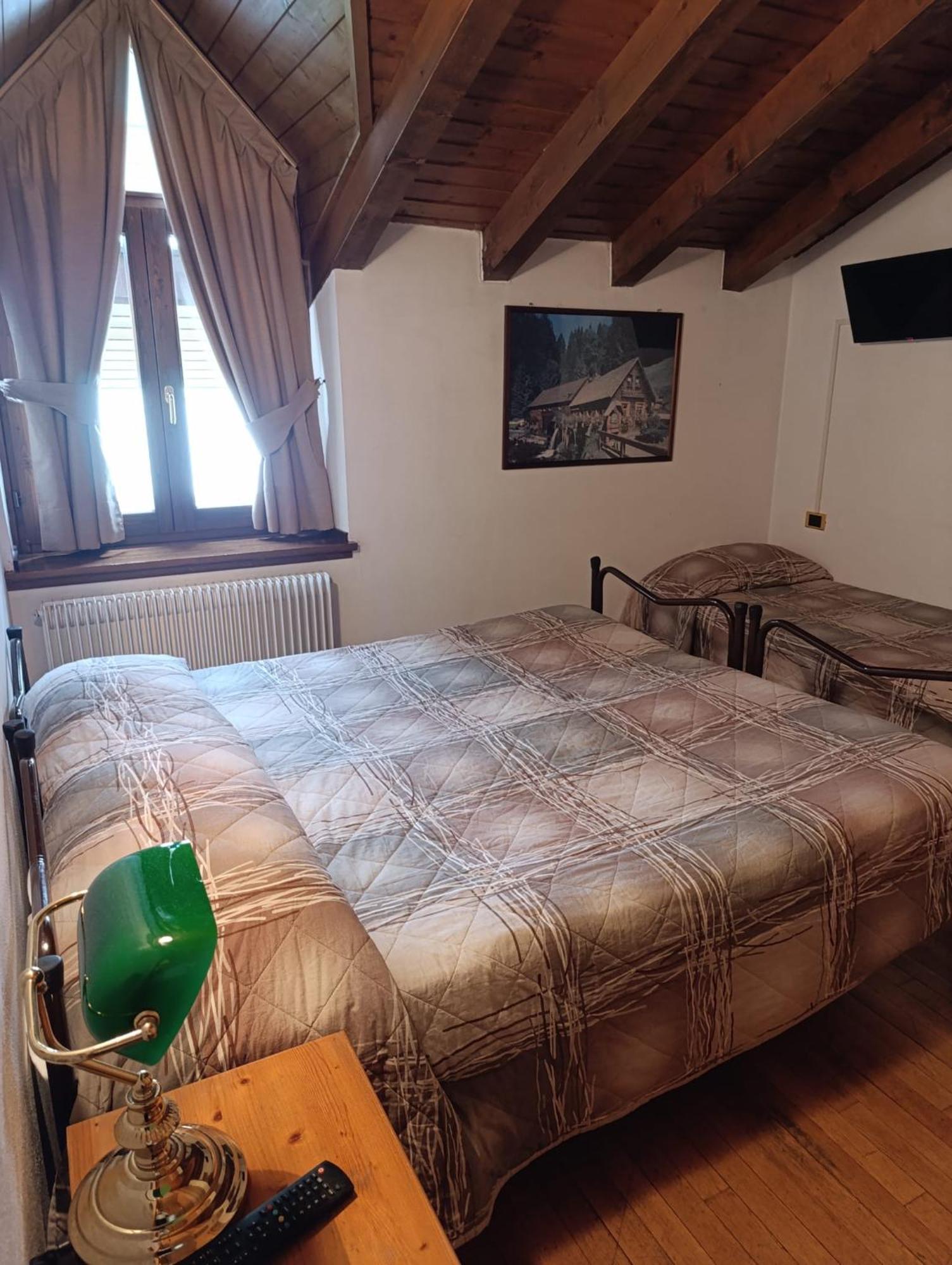Garni Bonsai Bed & Breakfast Pinzolo Exterior photo